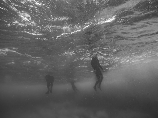 bodies suspended under water